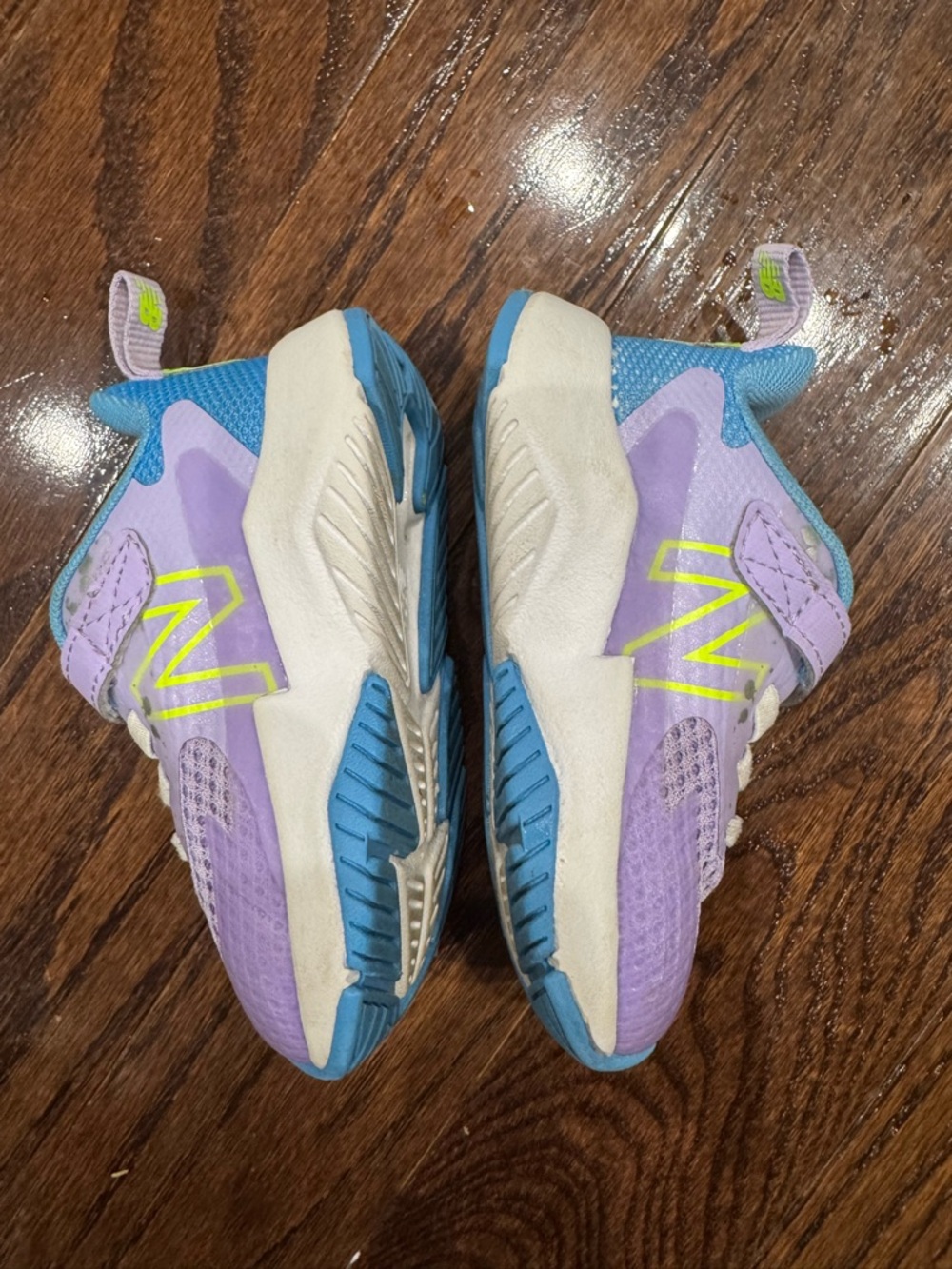 New Balance Kids Lightweight Lavender Athletic Sneakers with Blue Lining - Picture 7 of 11